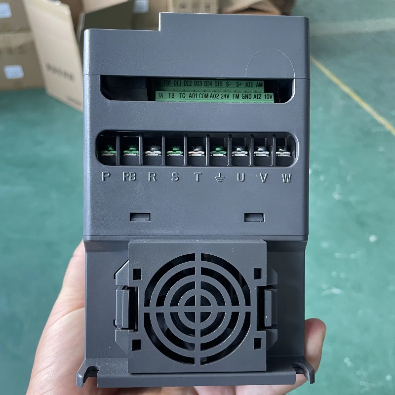2.2KW 3HP Solar Water Pump Inv - огляд і ціна Solar Pump Inverter 2.2Kw